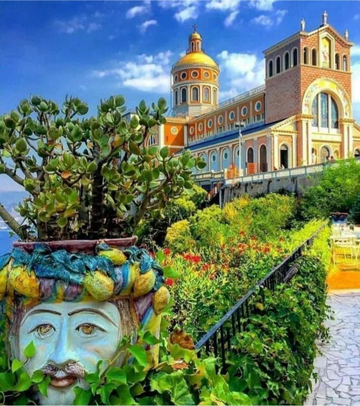 Milazzo: La Porta Delle Eolie Bed & Breakfast Luaran gambar