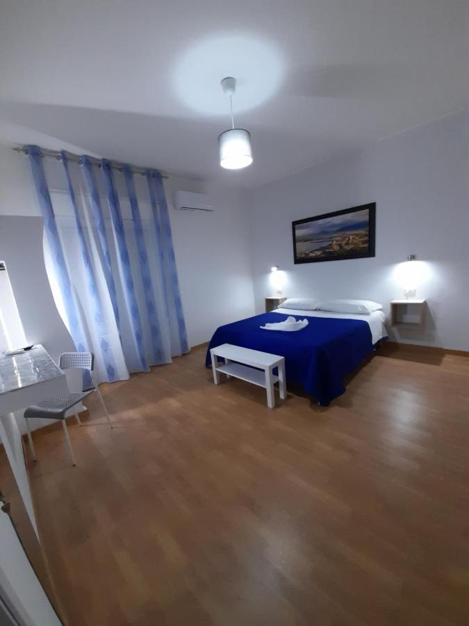 Milazzo: La Porta Delle Eolie Bed & Breakfast Bilik gambar