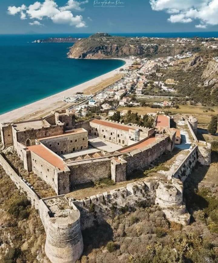 Milazzo: La Porta Delle Eolie Bed & Breakfast Luaran gambar